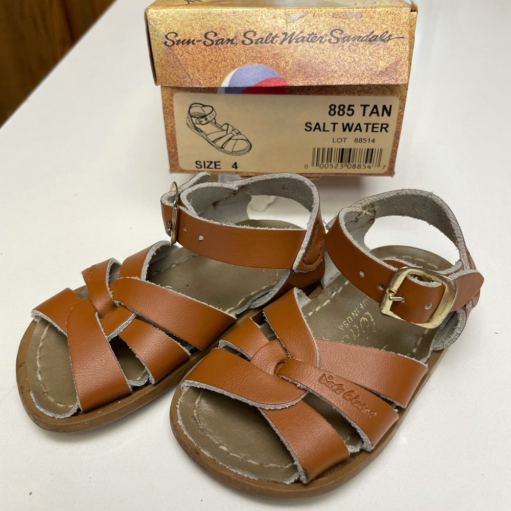 NWB-Saltwater sandals